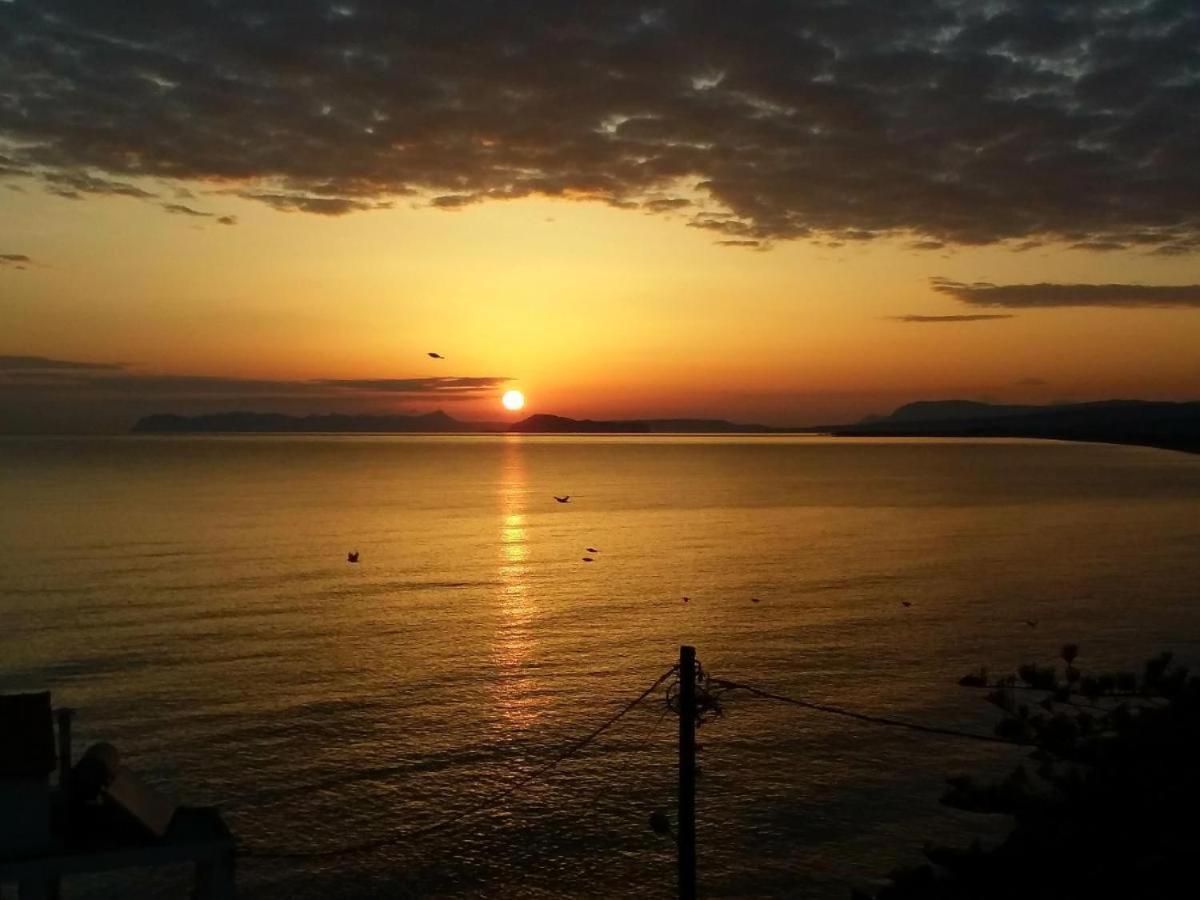 Seaview Apartment Sunrise Near To Falassarna Beach 콜림바리 외부 사진